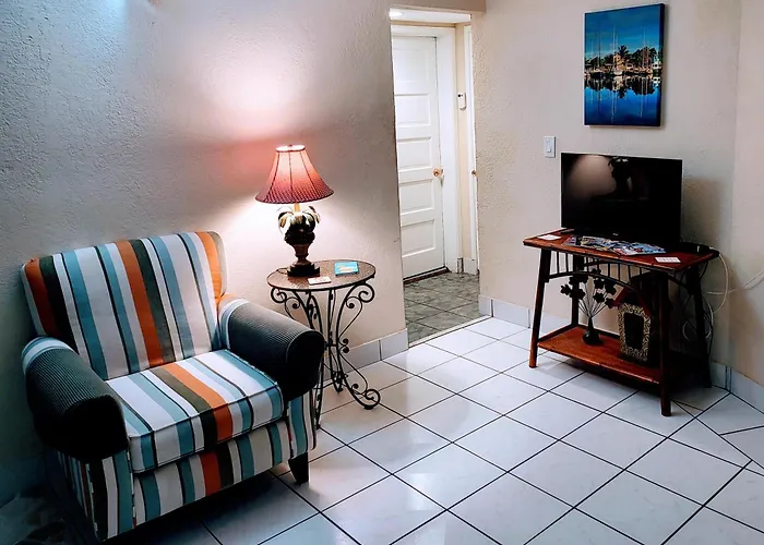 Suite Dreams Inn By The Beach
